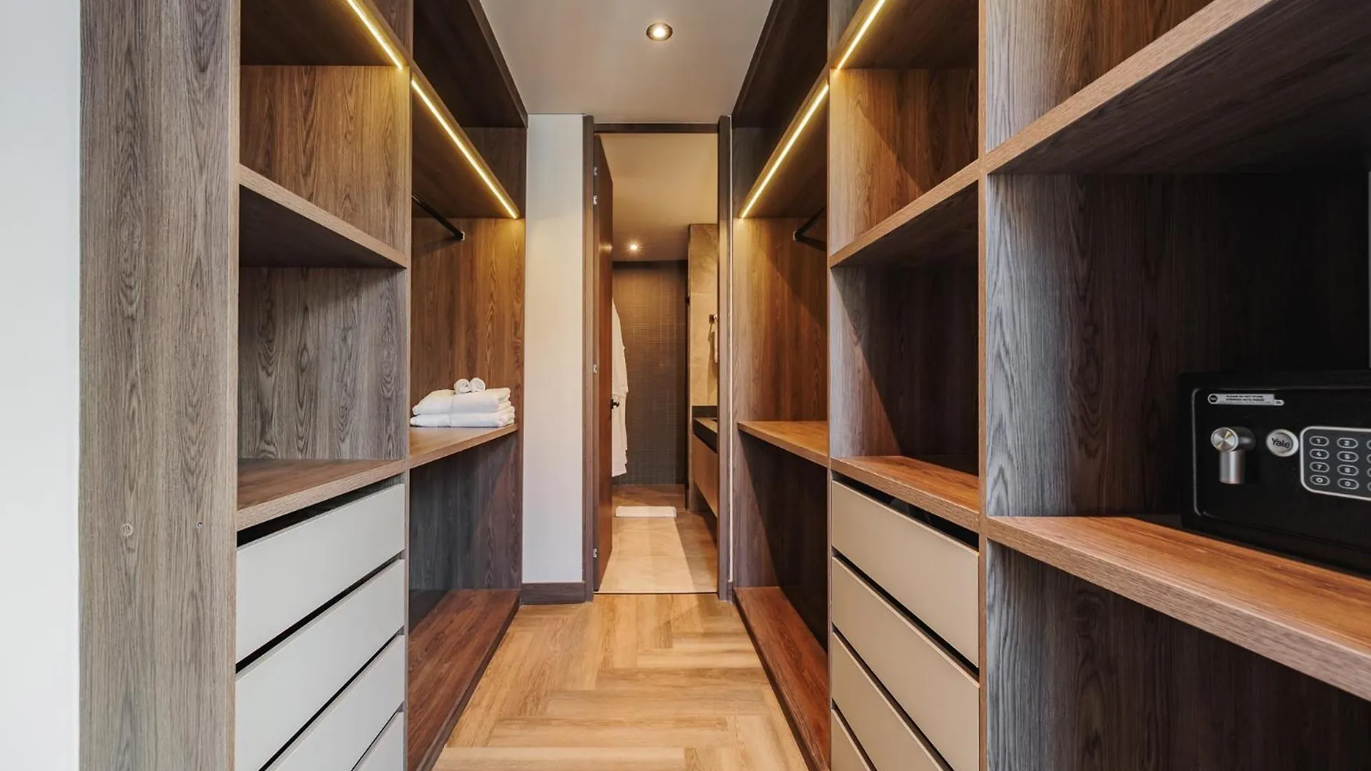 Apartamentos Lujosos En Edificio Morph En El Poblado 메딜린