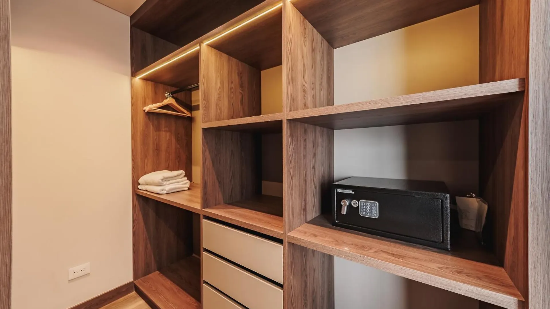 Apartamentos Lujosos En Edificio Morph En El Poblado 메딜린 아파트