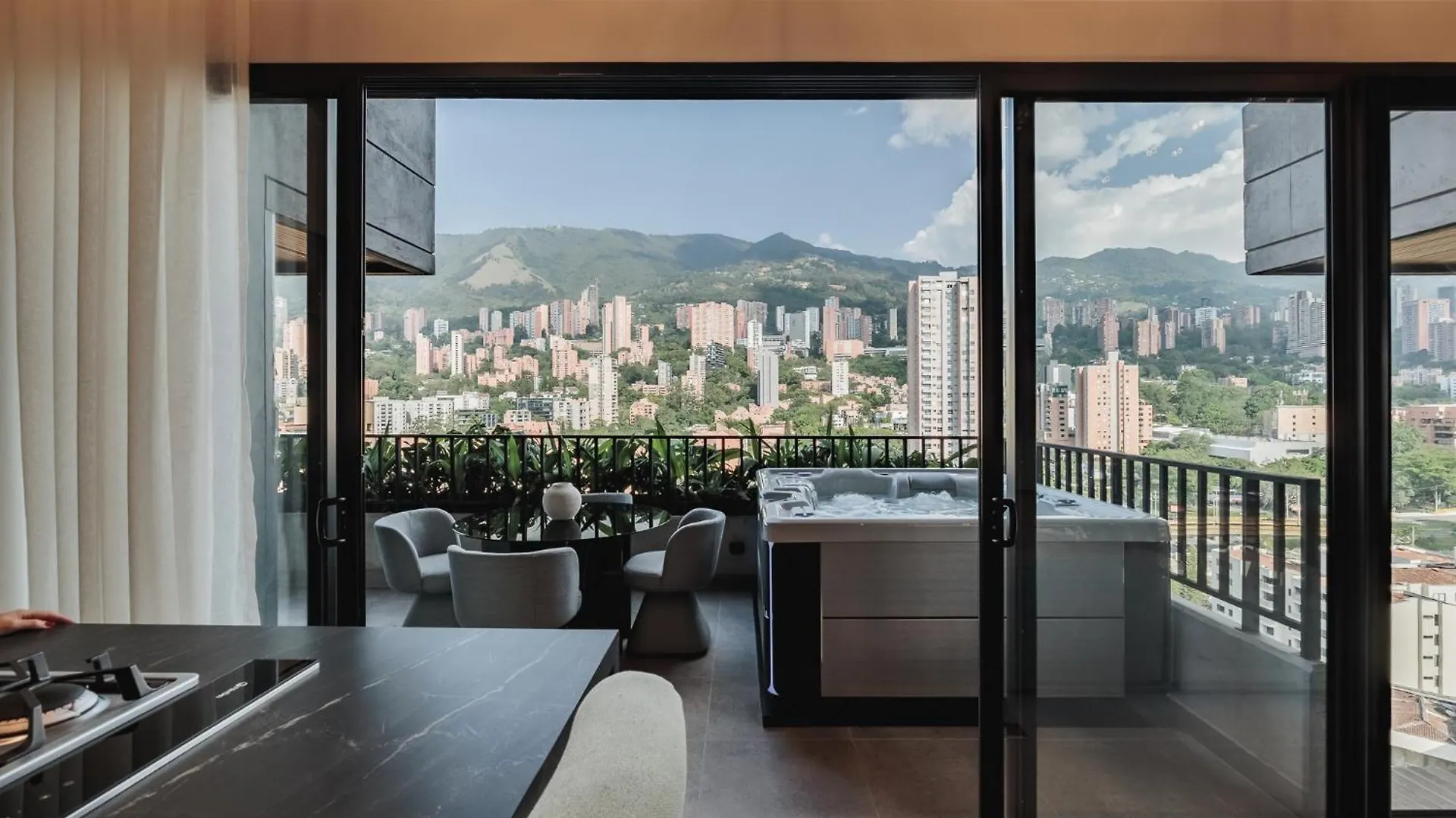 Apartment Impresionantes Aptos En Edificio Morph Con Vista Increible A El Poblado Medellin