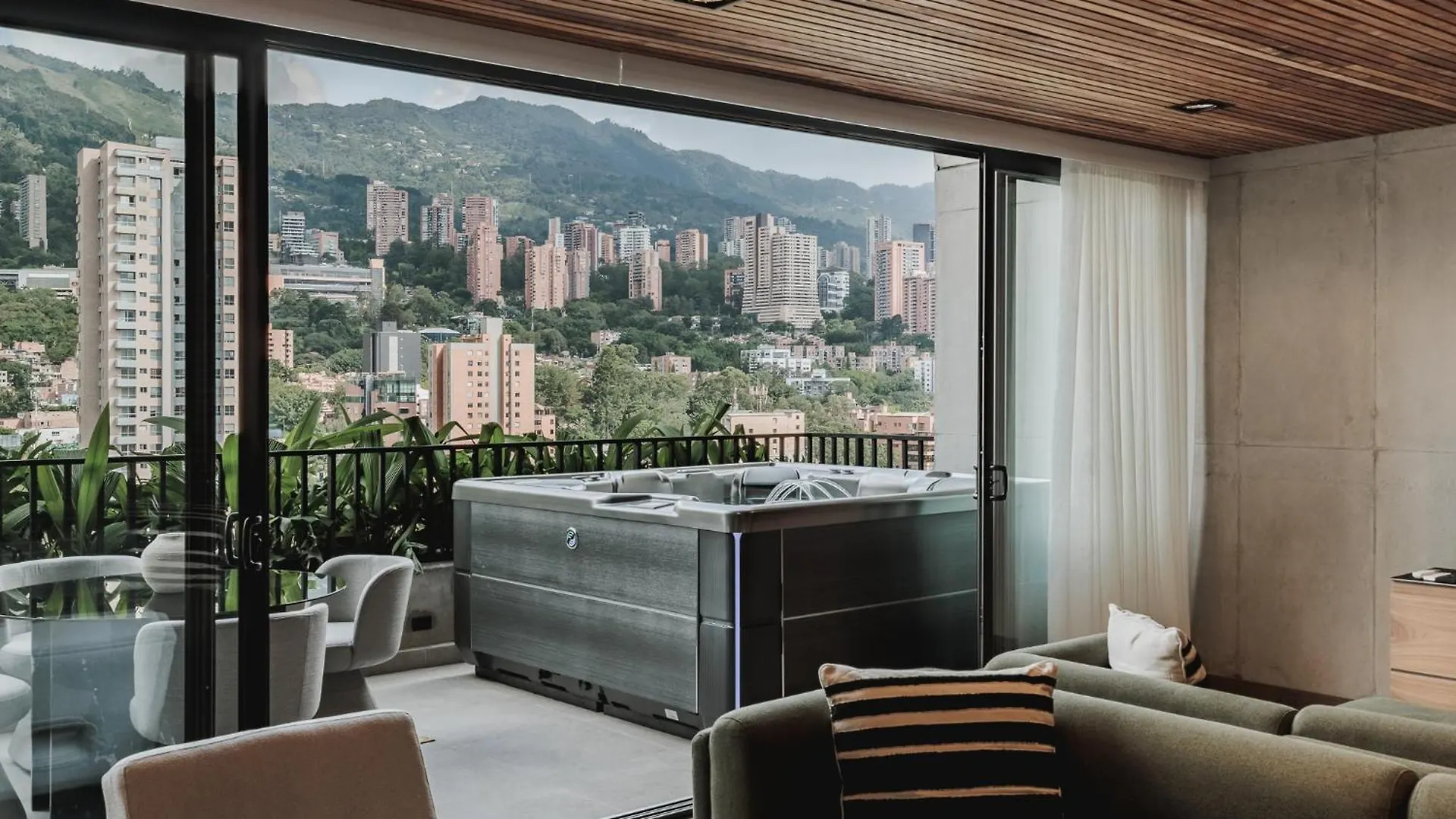 Impresionantes Aptos En Edificio Morph Con Vista Increible A El Poblado Medellin Apartment