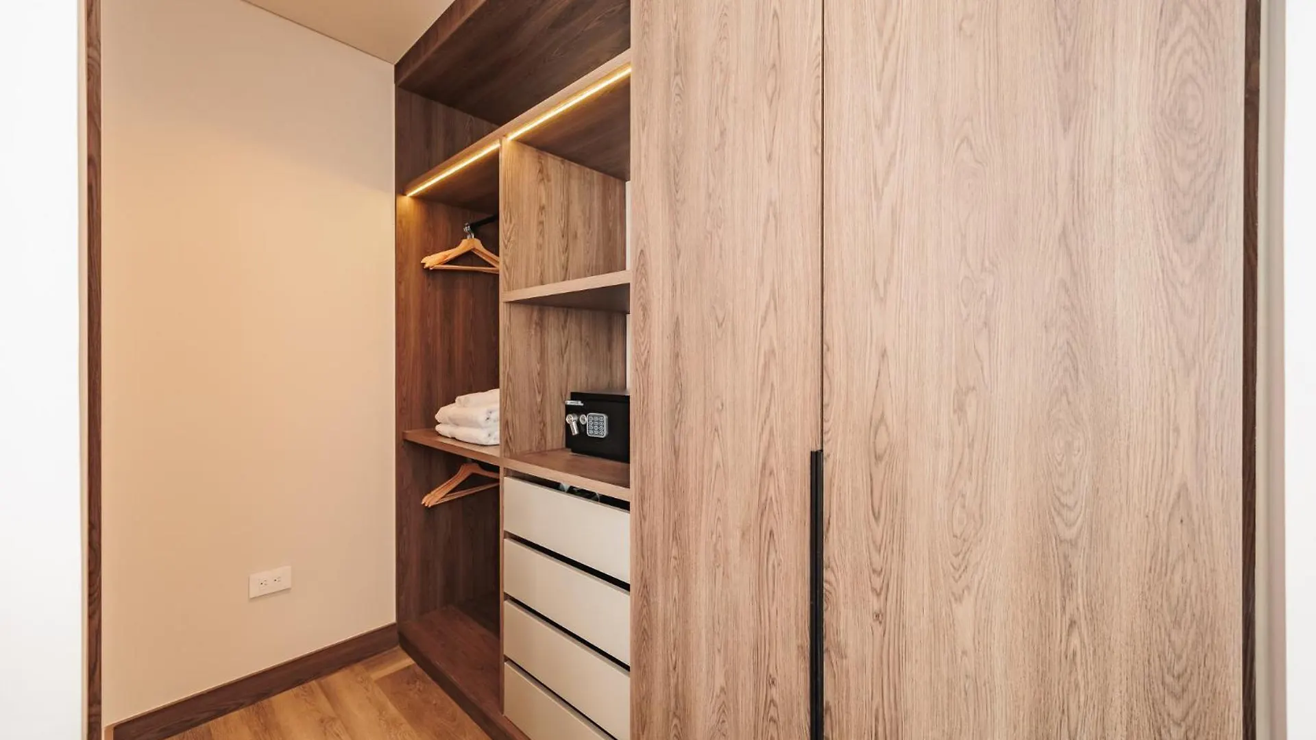 Apartamentos Lujosos En Edificio Morph En El Poblado Medellín